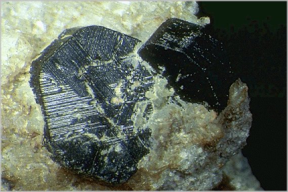 Large Osumilite-(Fe) Image